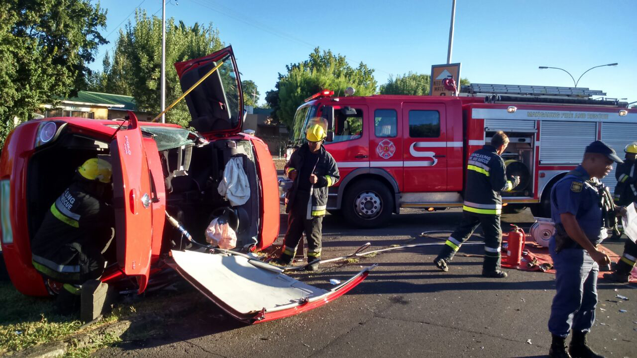 A man has died in a crash in Chatsworth