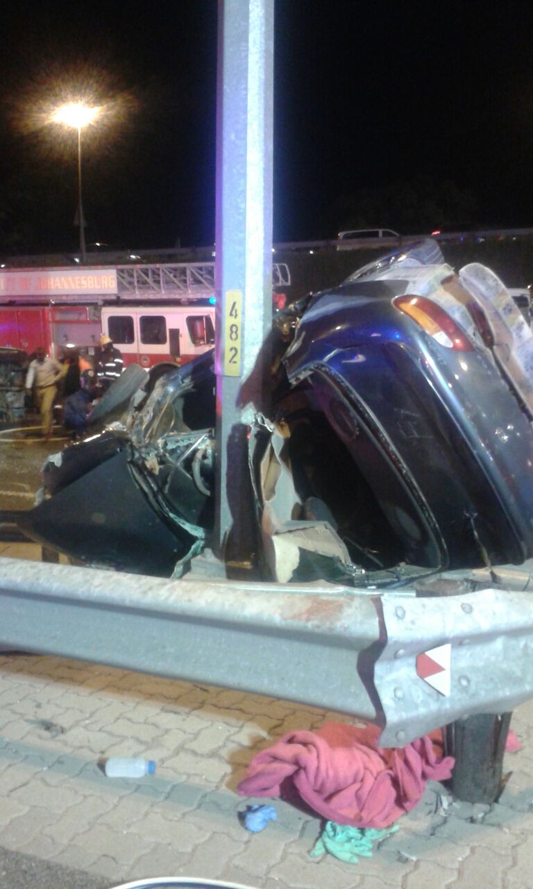 Collision leaves one entrapped for nearly an hour near the Gordon Road exit in Johannesburg