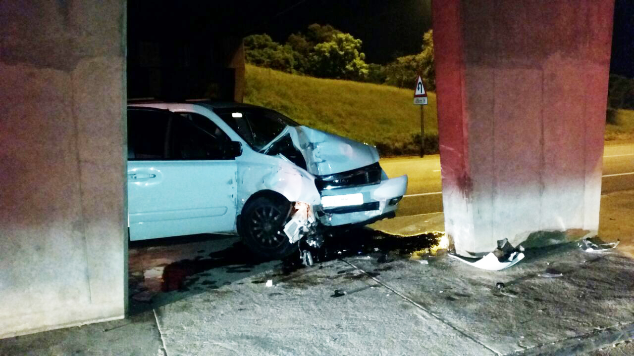 Driver injured in collision with bridge pillar in Pretoria