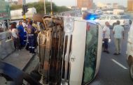 15 Injured in taxi rollover at intersection in Durban