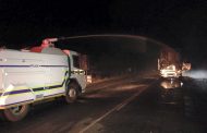 Police fight fire after Mampuru community blocked the R555 and set a truck alight