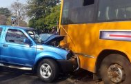 Several injured as bakkies crashes into bus at speed in Greenside