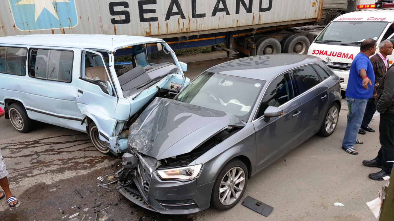 8 injured in taxi crash in Durban