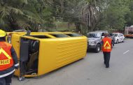 Amanzimtoti Taxi rollover leaves 12 school children with minor injuries