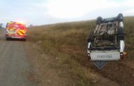 Bakkie rolls injuring three, Marrionhill