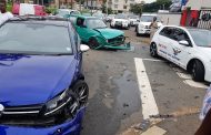 4 injured in Overport crash