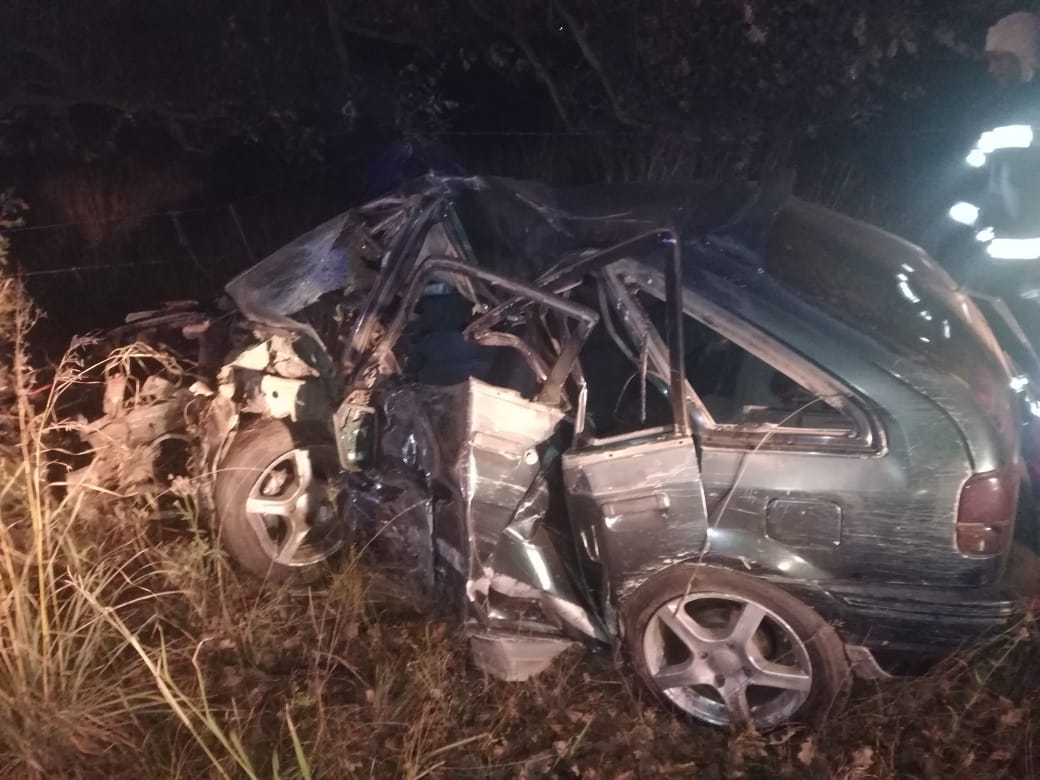 One killed, one injured after driver crashes into tree on Ermelo road, about 10 kilometers outside of Ermelo.