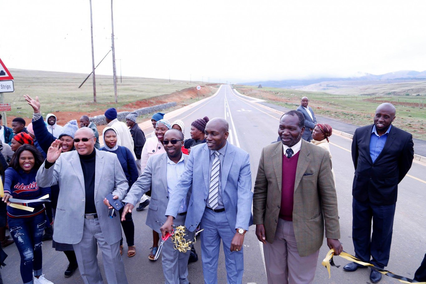 KZN Transport MEC Kaunda opens roads P129, D1357 & Dlavudlavu Bridge in Impendle.