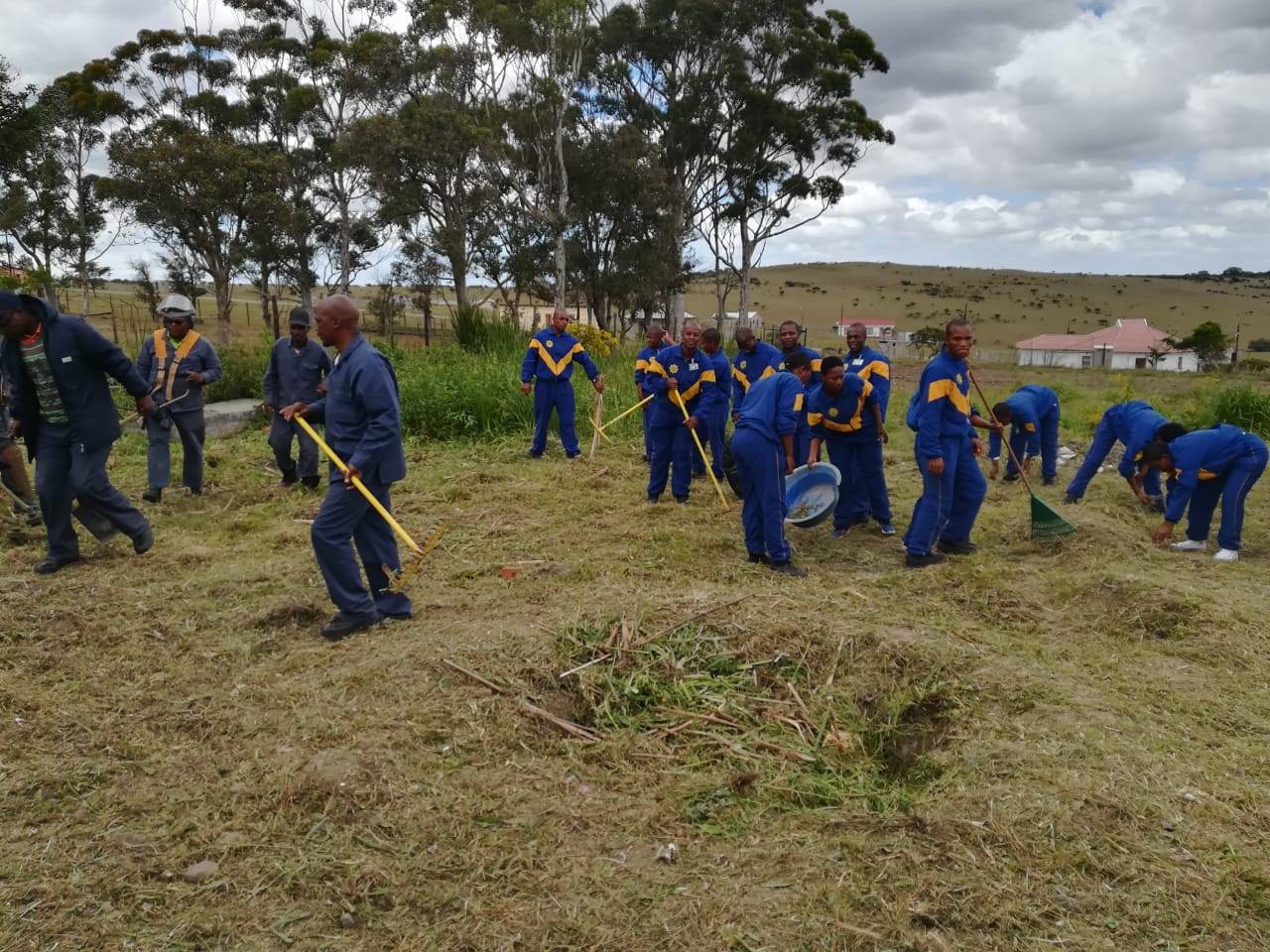 SAPS Training Academy Bhisho reach out to Mzwakhe Day Care at Mount Coke