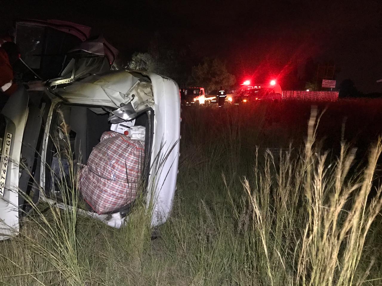 Minor injuries after vehicle rollover at Knoppieslaagte