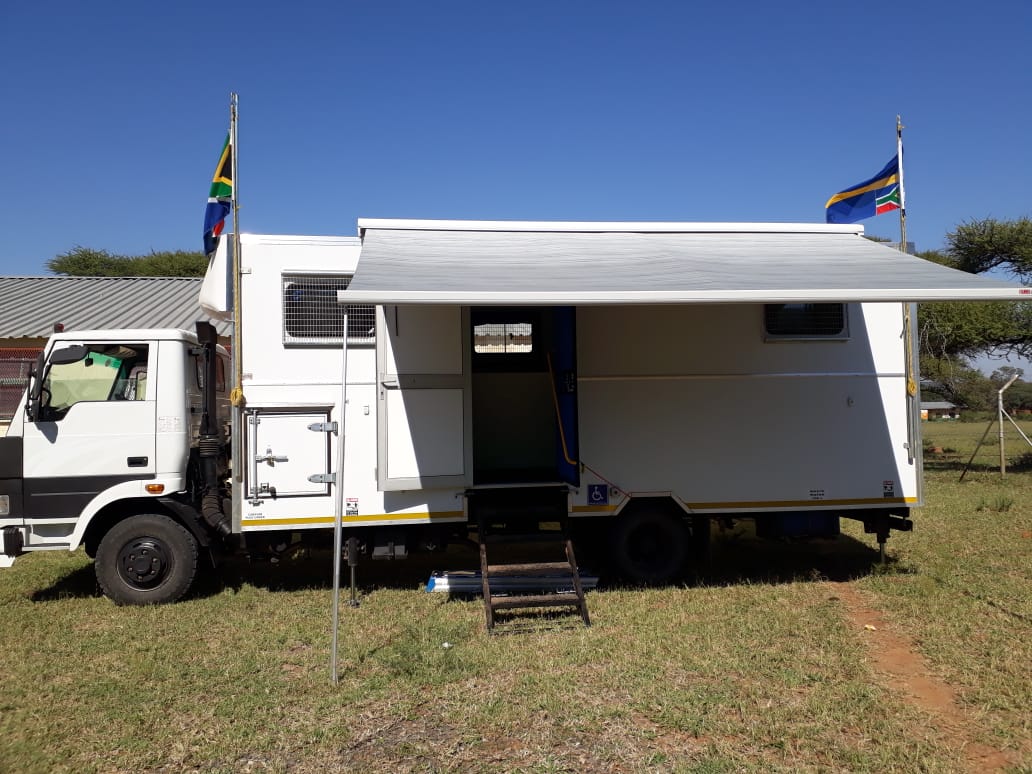 Dwarsberg and Mabeskraal communities receive mobile community service centres