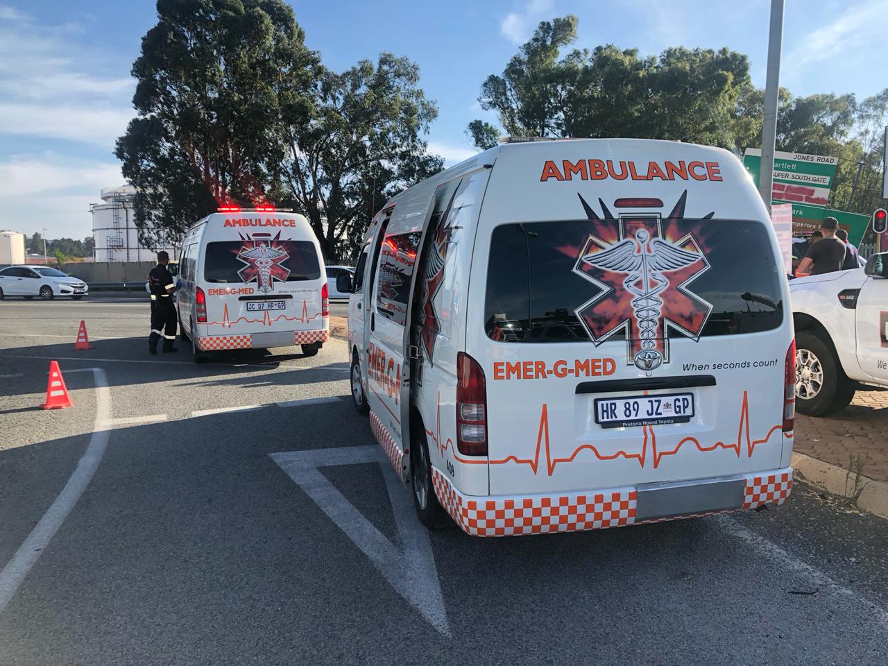 Multiple injured in a taxi and bakkie collision on the R21