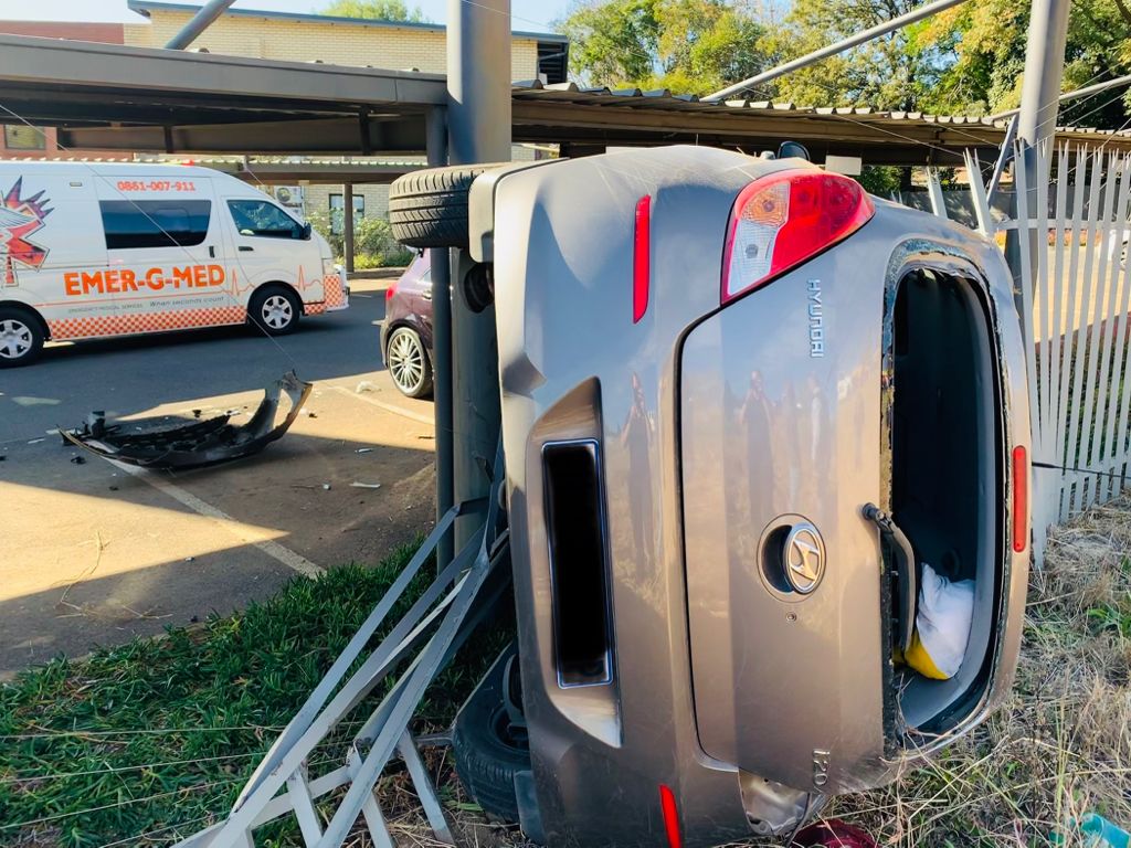 One injured in a single-vehicle collision in Randpark Ridge