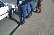 Military assists police at vehicle checkpoint in Bloemfontein