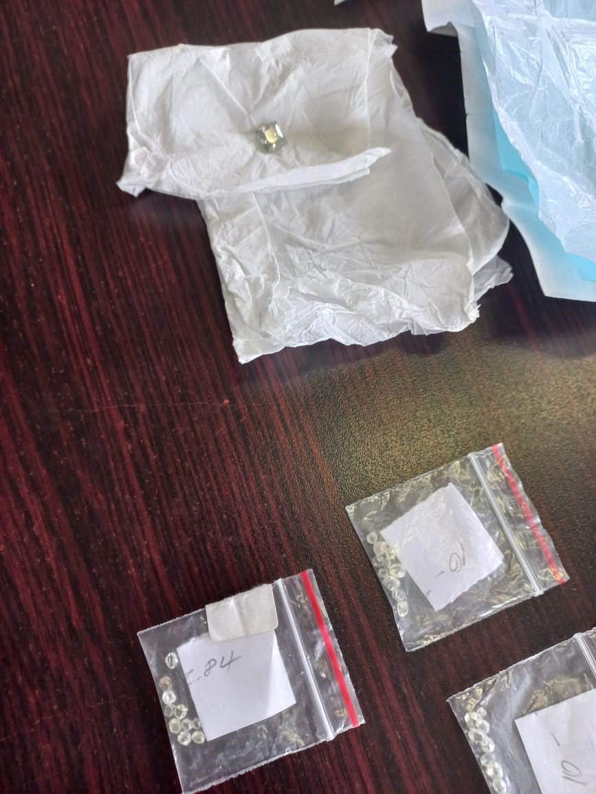 Police confiscate diamonds with an estimated street value of R1, 2 million in Worcester