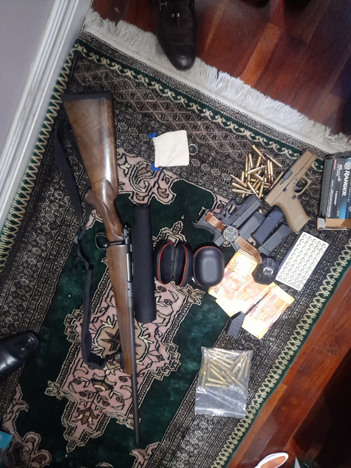 Unlicensed firearms seized and suspects arrested