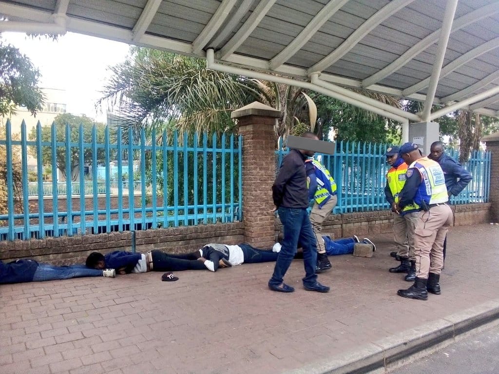 Suspects arrested in the Johannesburg CBD for robbery & possession of an unlicensed firearm.