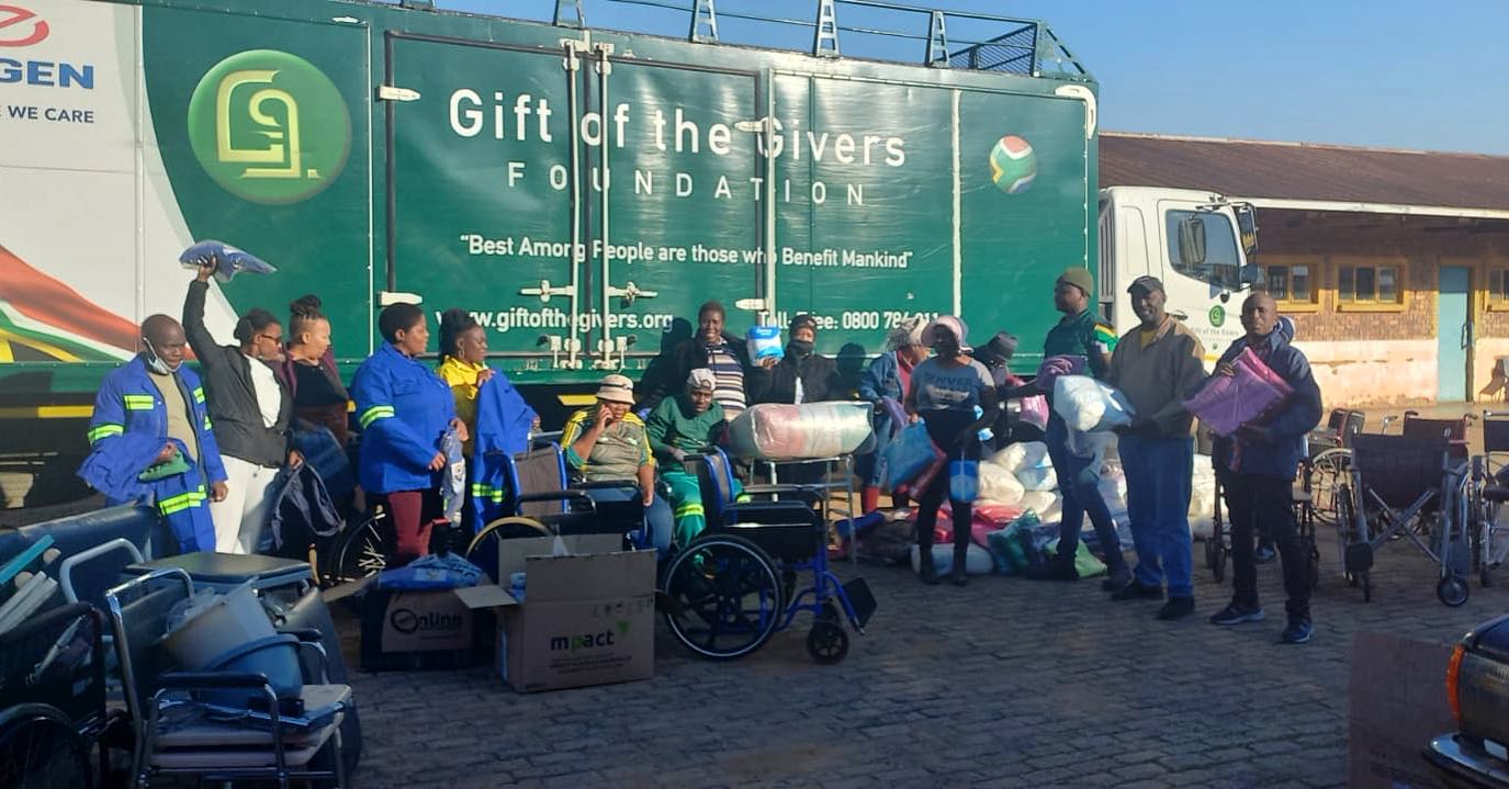 Gift of the Givers distributed bulk food and detergent supplies to Old Age homes in Brits