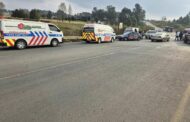 Taxi and car collide, leaving four injured on the R617 intersection