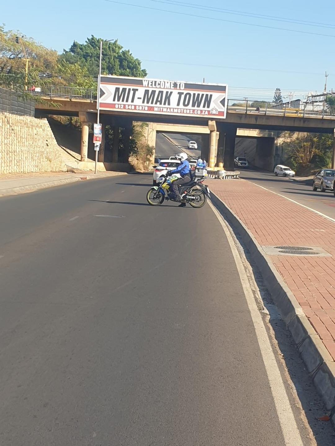 One lane is closed on Rachel De Beer Street in Pretoria North