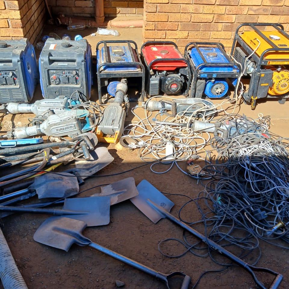 Multiple suspects arrested for illegal mining activities in Tlhatlaganyane village and Rustenburg