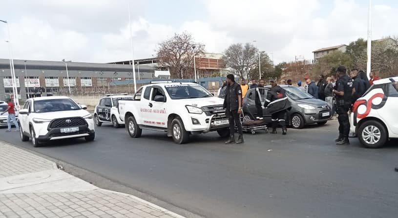 Policeman and civilian shot in armed robbery at Phoenix Plaza