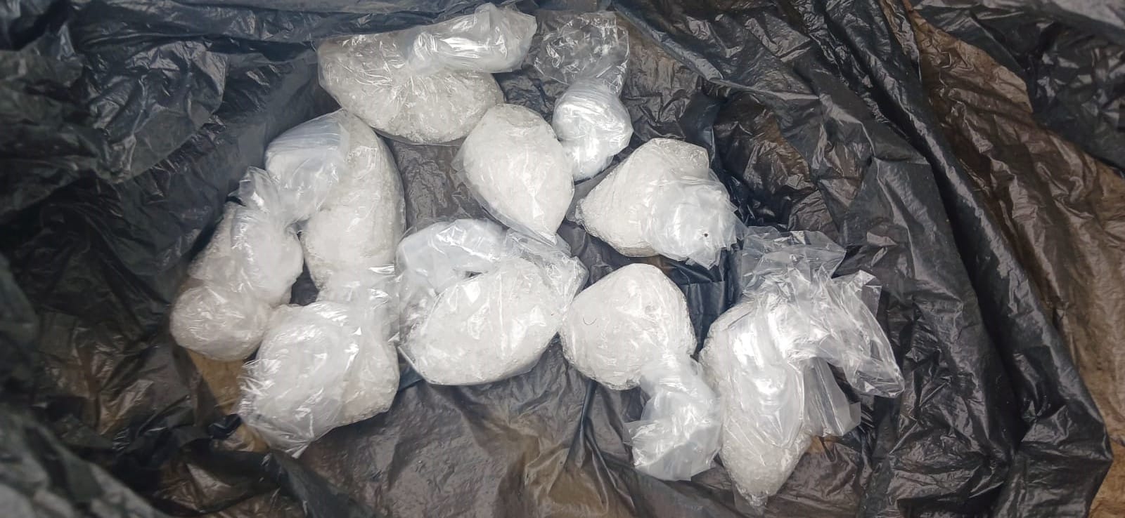 SAPS members arrest suspects for dealing in drugs