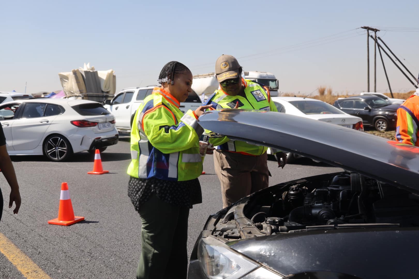 Ms Nontsikelelo Sisulu conducted an oversight visit to the roadblock in Gauteng