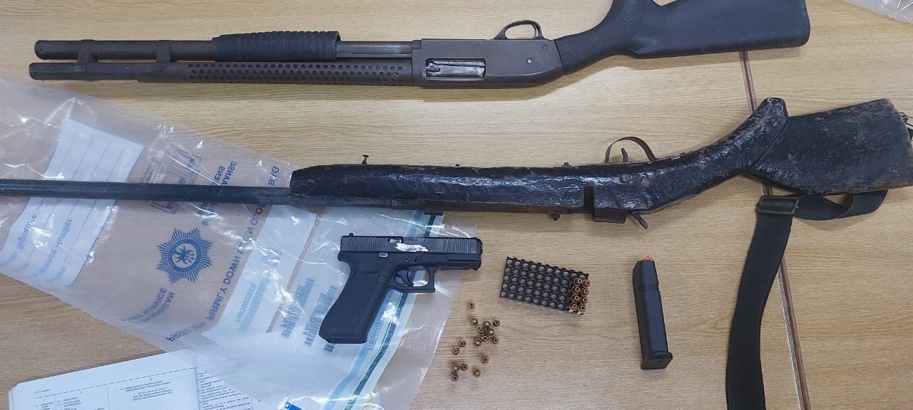 Two male suspects arrested for possession of unlicenced firearms