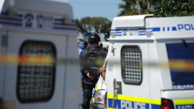 Murder and armed robbery suspect fatally wounded in a shootout with police in Welbedacht