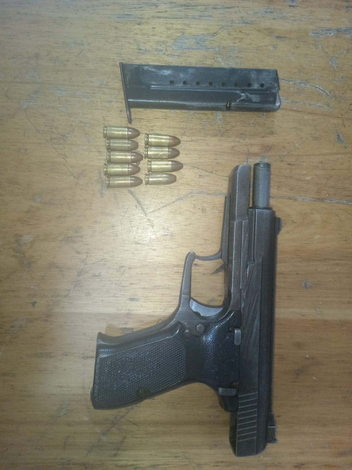 Police members detain suspects in possession of a prohibited firearm, ammunition and possession of presumed stolen property