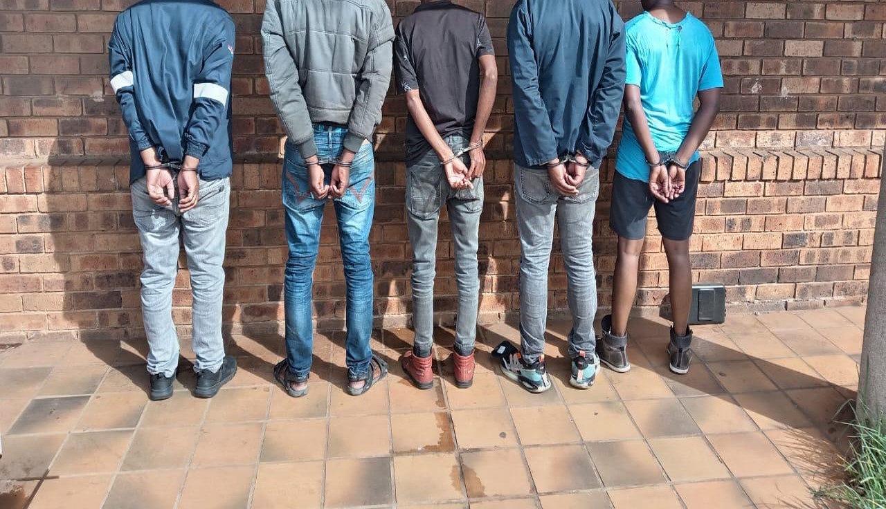 Multidisciplinary operation leads to arrest of five suspects in connection with business robbery and attempted murder