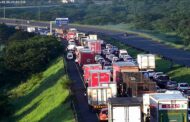 Temporary slow lane closure on the N2 south of Mount Edgecombe interchange to allow for pothole repairs