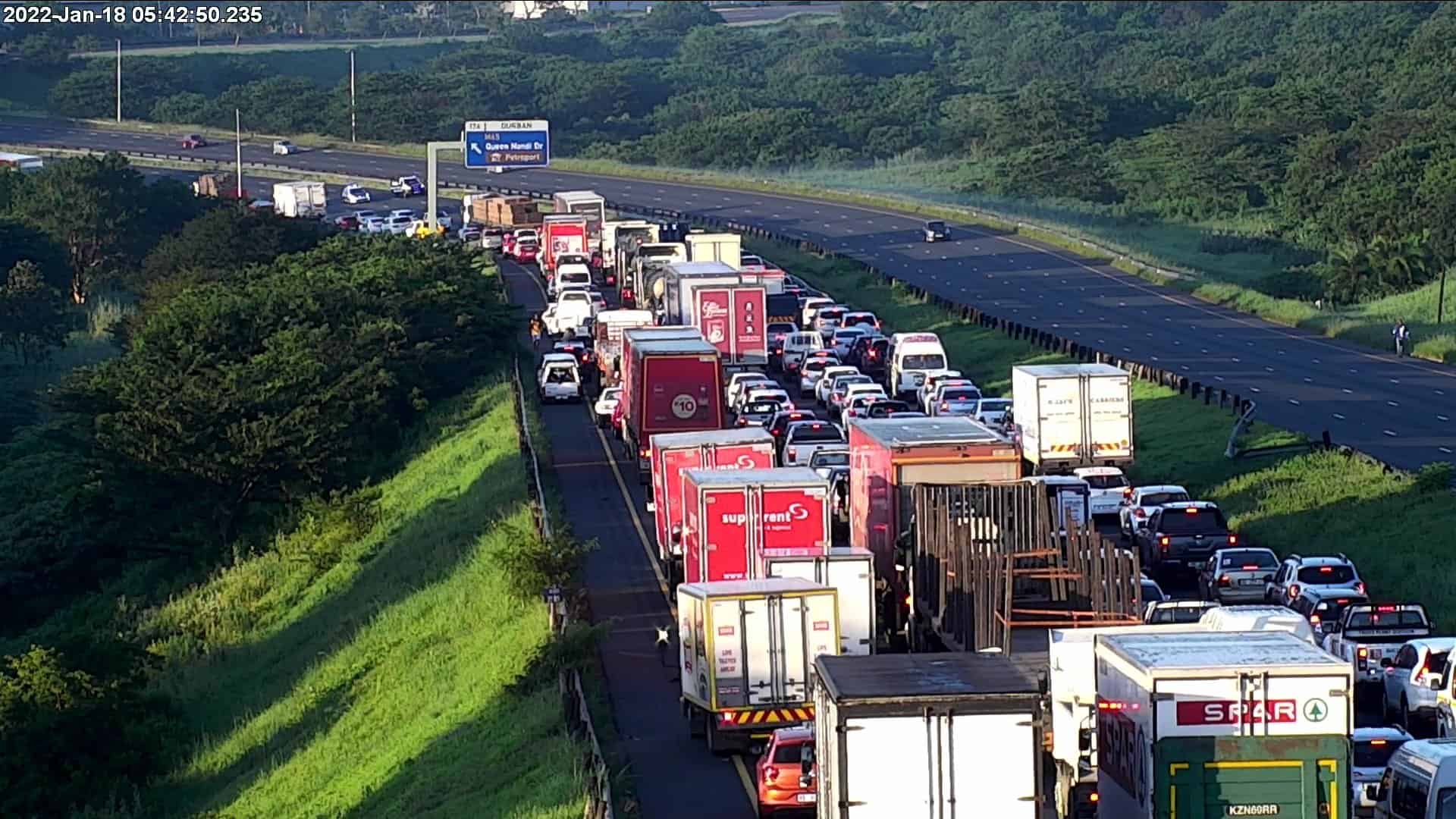 Temporary slow lane closure on the N2 south of Mount Edgecombe interchange to allow for pothole repairs