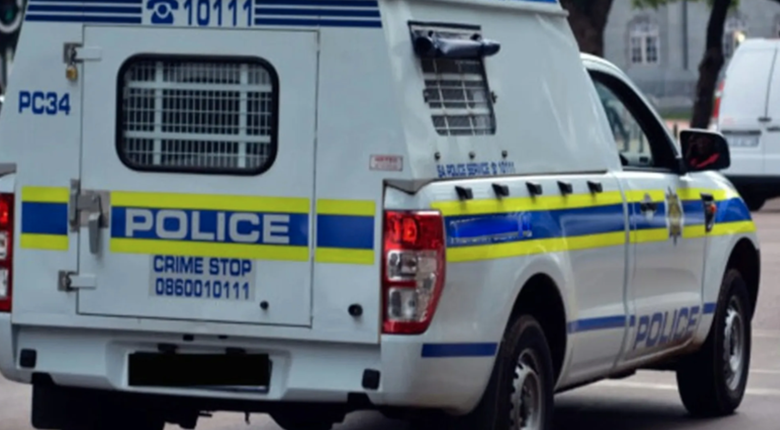 Police have launched a manhunt following the discovery of two bodies in a vehicle on the N8 near Botshabelo