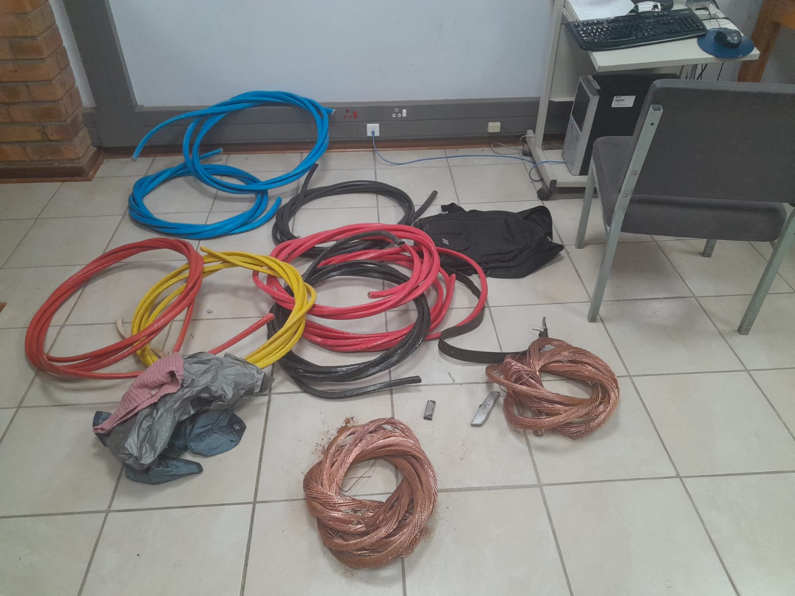 Swift reaction by Plooysburg SAPS leads to the arrest of a copper cable thief at Boskamp farm